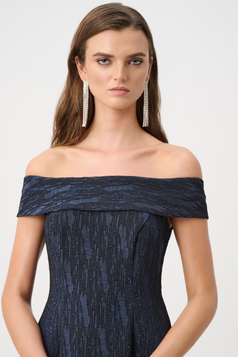 Joseph Ribkoff Signature | Schulterfreies ausgestelltes Kleid aus foliertem Jacquard