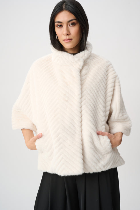 Joseph Ribkoff Cape-Jacke aus Kunstpelz mit Zackenmuster