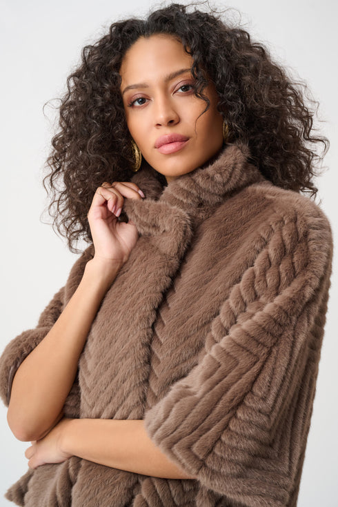 Joseph Ribkoff Cape-Jacke aus Kunstpelz mit Zackenmuster